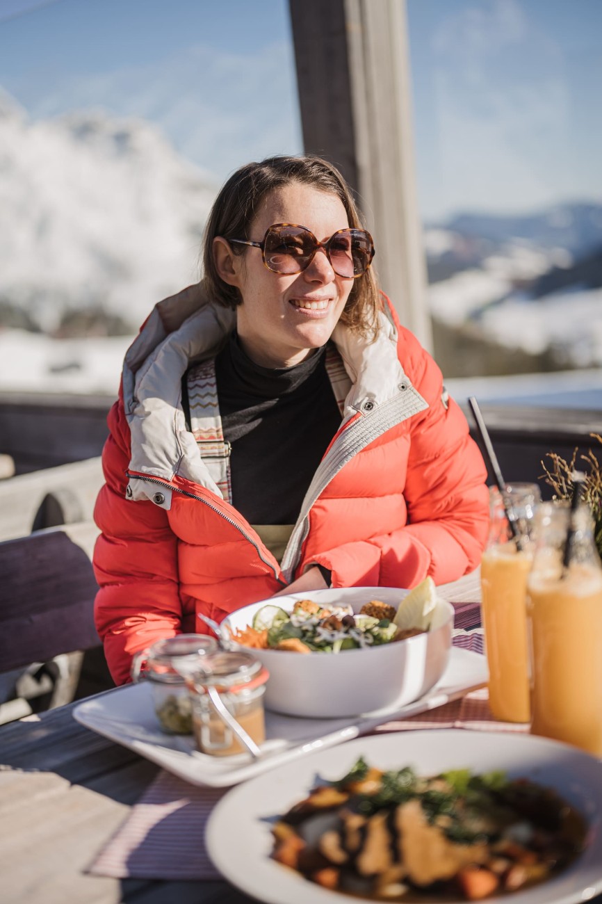 Gem&uuml;tliches Mittagessen am Hochk&ouml;nig im Skiurlaub. &copy;TVB_Hochk&ouml;nig