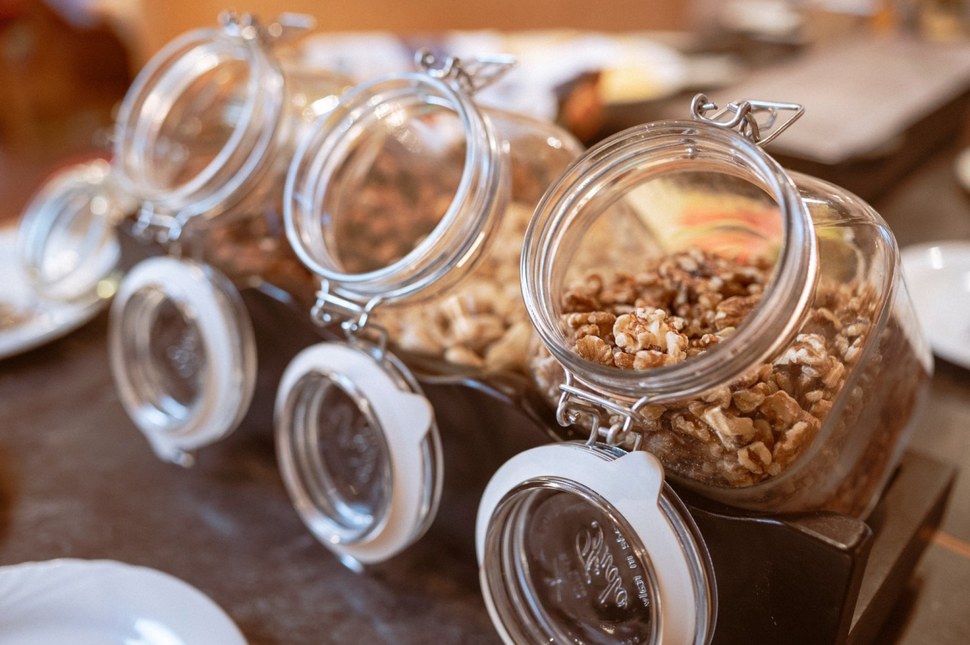 N&uuml;sse und M&uuml;sli am Fr&uuml;hst&uuml;cksbuffet des Hotel Bachschmied.