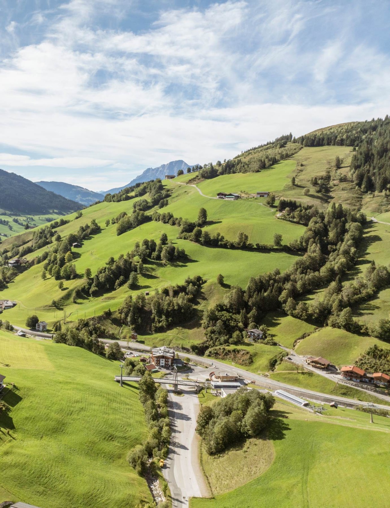 Vogelperspektive des Hotel Bachschmied in Maria Alm im Sommer
