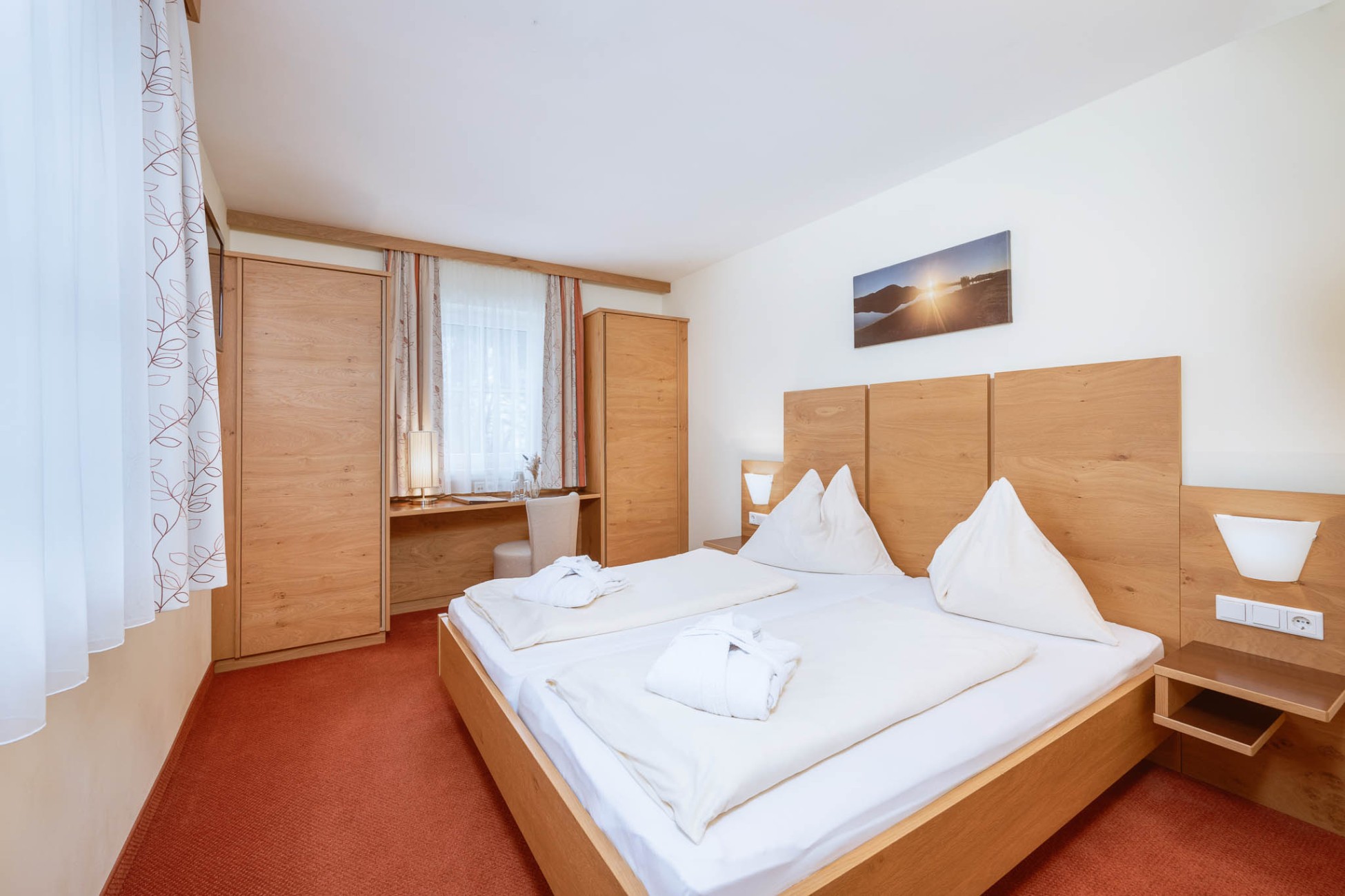 Doppelzimmer mit getrennten Schlafr&auml;umen im Hotel Bachschmied in Maria Alm.