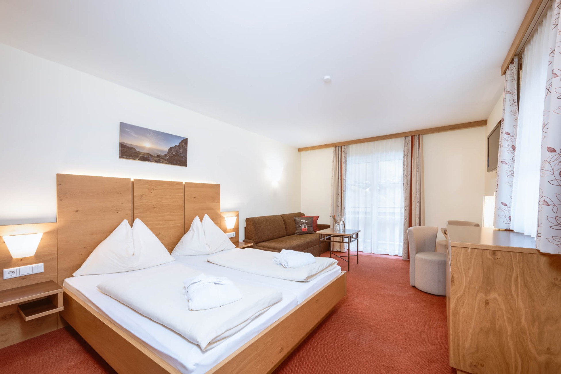 Schlafbereich im Familienzimmer im Hotel Bachschmied in Maria Alm.